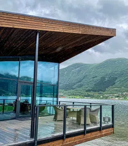 Cottage joy at the water's edge - Image 5