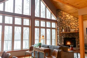 NEW Spacious Goose Lake Chalet+Hot Tub - Image 3