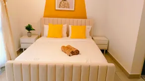 Modern White-Yellow 2BR5PAX Pool Stay near IOI/JPO - Image 5
