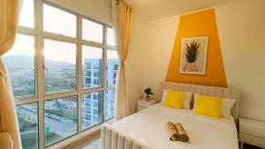 Modern White-Yellow 2BR5PAX Pool Stay near IOI/JPO - Image 2