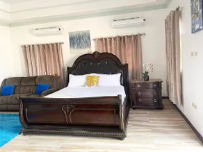 Simm's Estate lux with Jacuzzi - Image 2