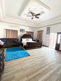 Simm's Estate lux with Jacuzzi - Image 5