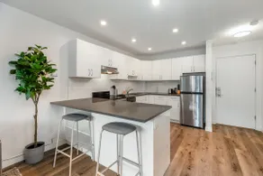 Central Van 1BR Suite w/ Balcony in Mount Pleasant - Image 3