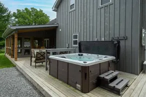 Rosebend Farmhouse| Near Sandbanks | Hot Tub - Image 4