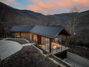 Black Mountain |Hot Tub, Fireplace & Mountain View - Image 2