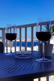 Spacious 3BR Apt Central Located with Sea Views - Image 4