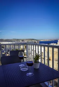 Spacious 3BR Apt Central Located with Sea Views - Image 2