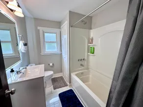 Prime location 3 bed 1.5 bath - Image 4