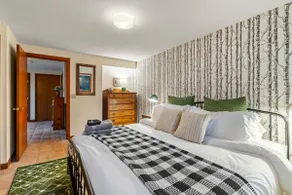 Ipswich Riverfront Lodge|Sleeps 10|Kayak+Canoe - Image 5