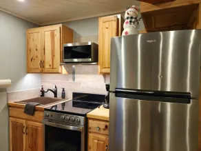New! Northern Michigan sleeps 4, golf, lakes, pool - Image 3