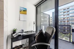 Yarra Mirage - Urban Chic meets Cosy Retreat - Image 3