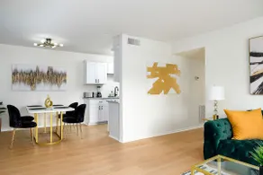 Emerald Retreat - Central & Stylish - 2 BR/2 BA - Image 3