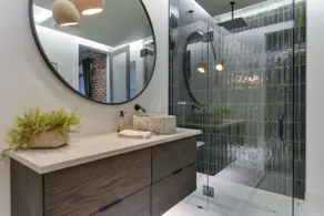 Historic, Industrial Flat in KC - Image 4