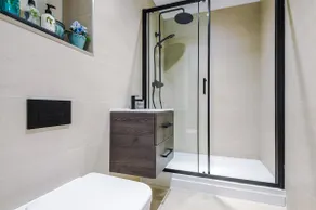 No.44 - Deluxe 2-Bedroom Duplex with Balcony - Image 4