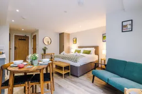 No.44 - Deluxe 2-Bedroom Duplex with Balcony - Image 3