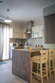 Convenient Central 3BR Apt Near Bus Terminus - Image 2