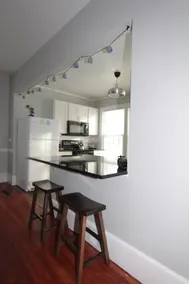 Robin's Den Spacious 3brm King - Image 3