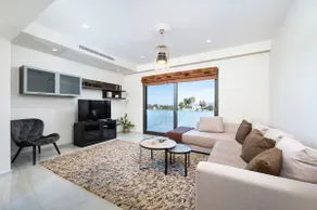 Olive Green Haven-3BR-Private Parking-Balcony - Image 3