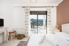 Olive Green Haven-3BR-Private Parking-Balcony - Image 5