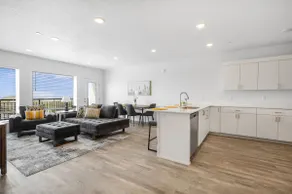 Hillside Apartment 506 - Image 2