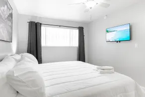 Charming Two Bedroom! Sleeps 6! Close To Strip! - Image 2