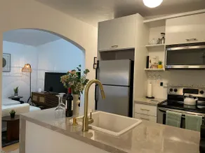 La Casita de Jacky: Central 3-BR Oasis at Bayamón. - Image 3