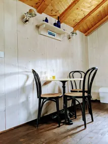 Private, spacious studio - Image 4