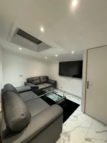 Luxury Travis House - Image 2