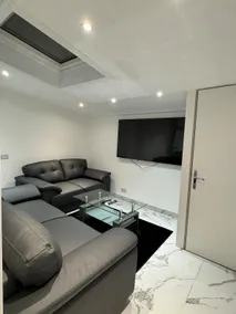 Luxury Travis House - Image 3