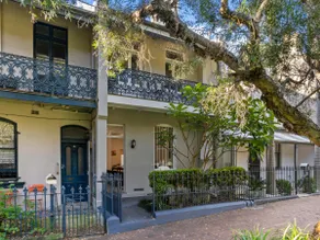 4BR House w Garage near ICC & Darling Harbour - Image 2