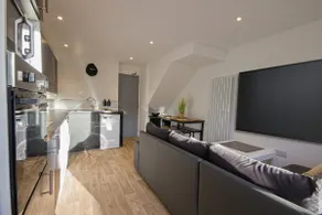 Contractors/ Relocators/ Free parking/Modern/L&D - Image 5