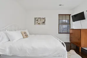 Spacious Norwood Stay• Roomy & Close to Everything - Image 5
