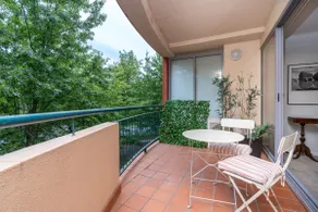 Vibrant 2BR Apt | 500m to Manuka/Kingston! - Image 3