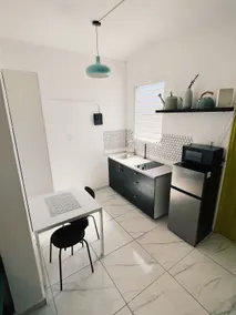 Modern, Stylish & Great Location - Image 2