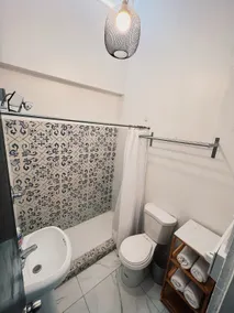 Modern, Stylish & Great Location - Image 4