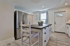 Great for Families Modern Farmhouse Near Shopping - Image 5