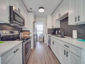 Fully Updated 3BR Ranch Escape—Near Airport/USNWC! - Image 2