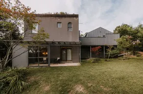 Luxury Retreat with Rooftop Hot Tub & BBQ Terrace - Image 2
