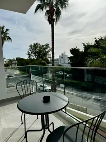 Seaside Bliss 1-Bed Apt - Image 4