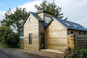 St Agnes coastal home, hot tub, by beach & pubs - Image 2