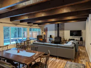 Riverfront cabin with hot tub! - Image 3