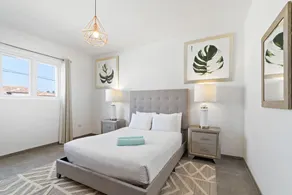Grand Modern Villa 6-bedroom! Brand New! Heated Jacuzzi! - Image 4