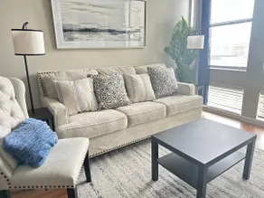 Modern, Upscale Apartment! City Centre - Image 3