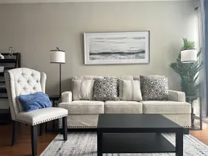 Modern, Upscale Apartment! City Centre - Image 4