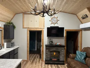 Karen's Kabins - Image 2