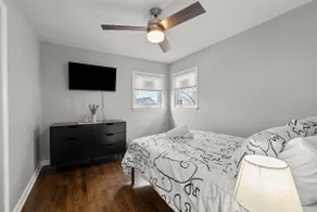 Cozy, Sunny, and Clean Apt 3 bd Free Parking - Image 4