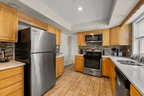 Cozy, Sunny, and Clean Apt 3 bd Free Parking - Image 5