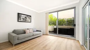 Ettalong Beach - Poolside Luxury - Image 2