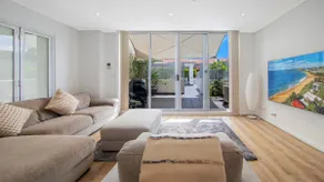 Ettalong Beach - Poolside Luxury - Image 3