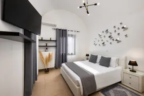 Spacious 2-Βedroom-Suite (Pool & private Jacuzzi) - Image 5
